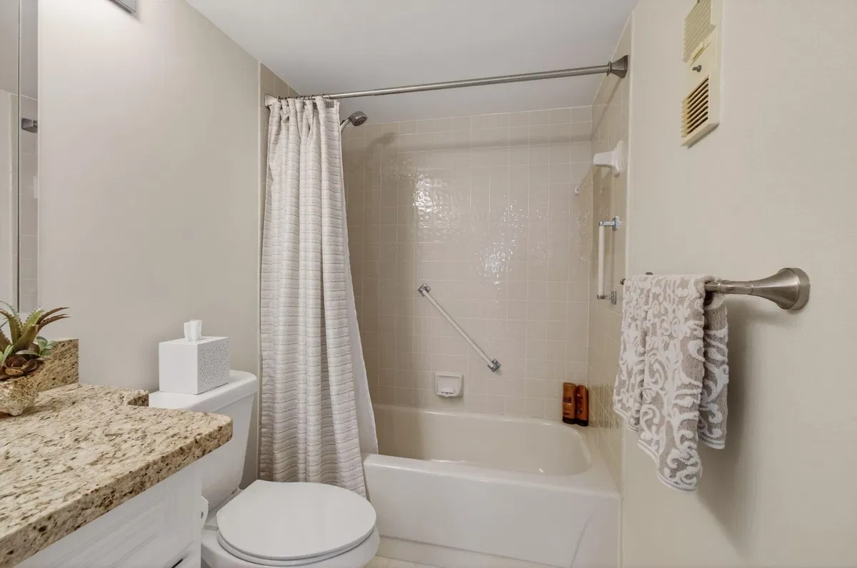 Unit 204 photo 40