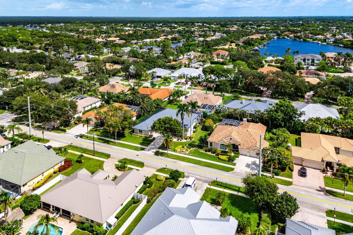 Jupiter River Estates Residence photo 40