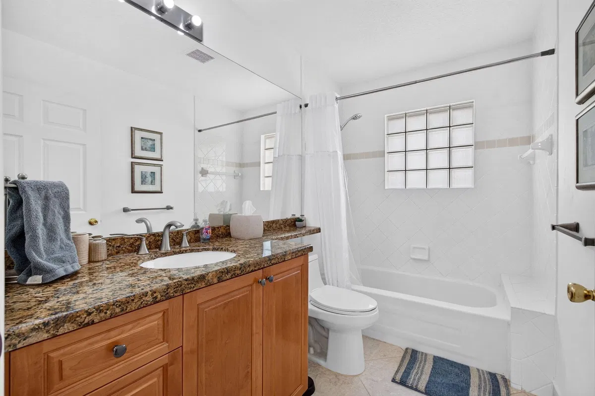 Residence photo 22