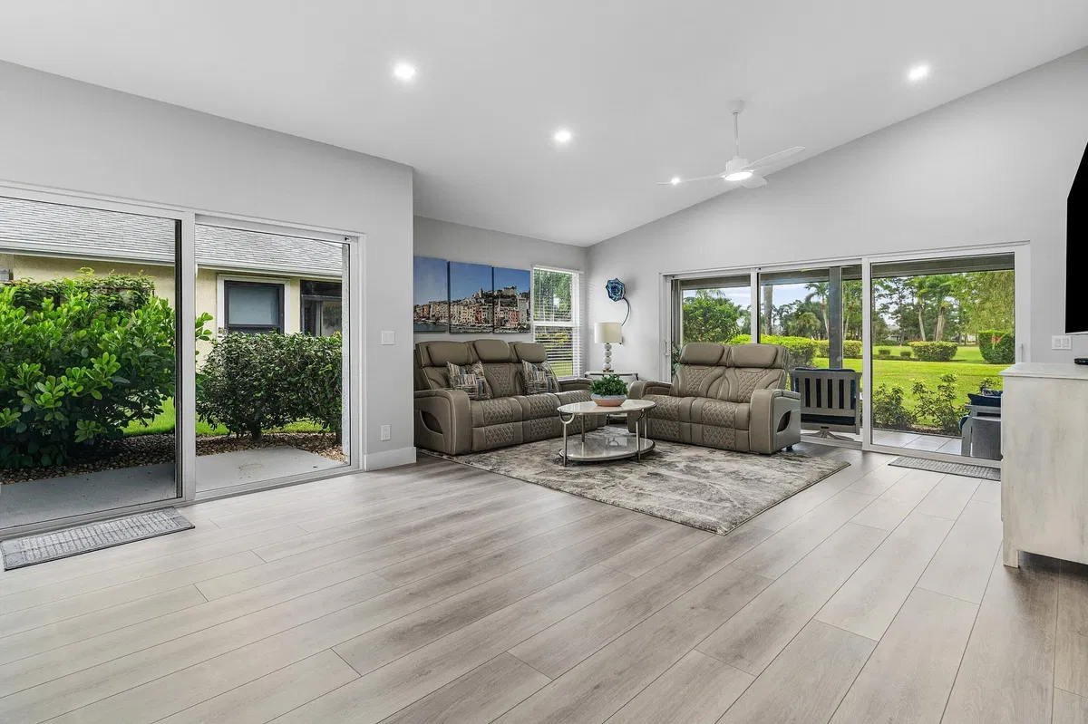 Eastpointe Country Club Residence photo 10