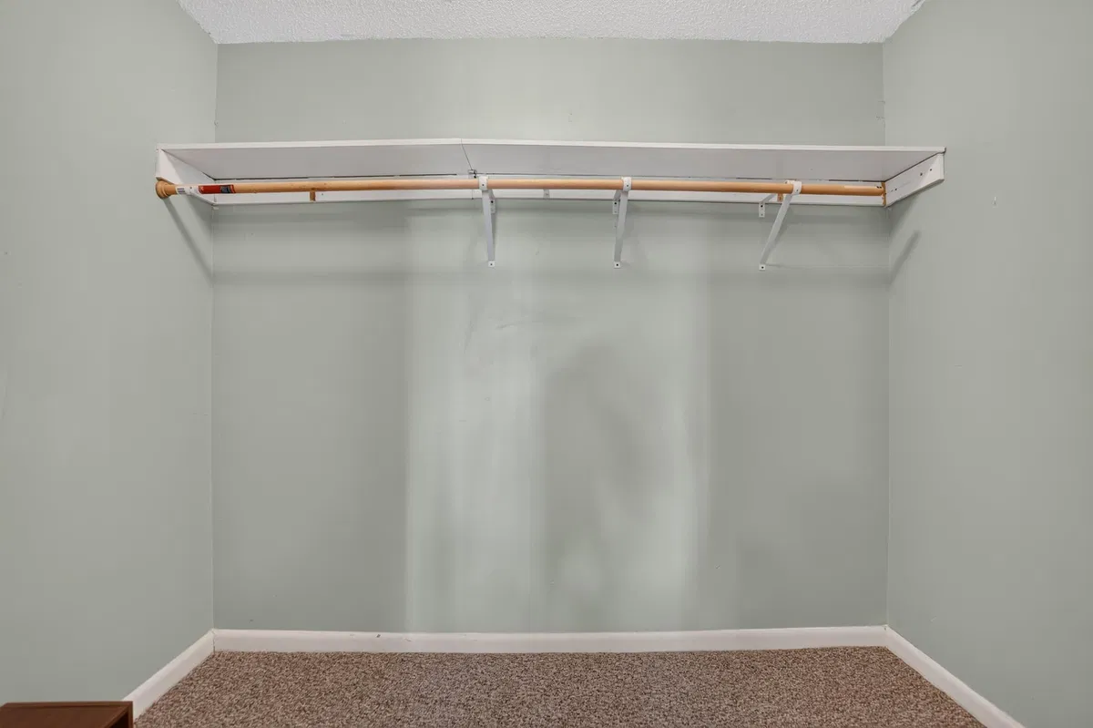 Unit 130 photo 22