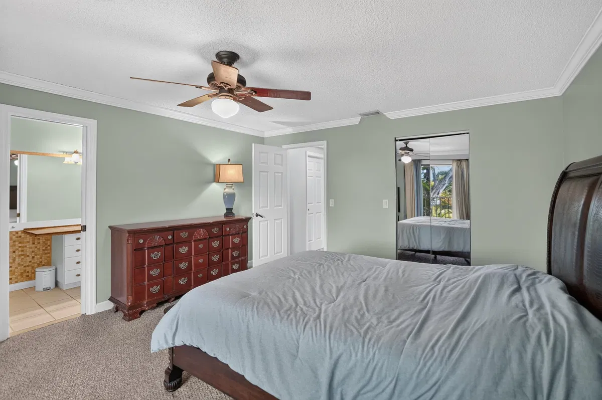 Unit 130 photo 28