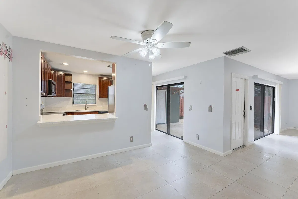Unit 2314B photo 7