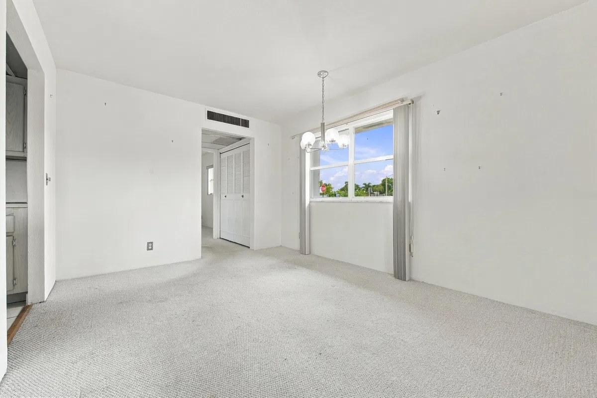 Residence photo 16