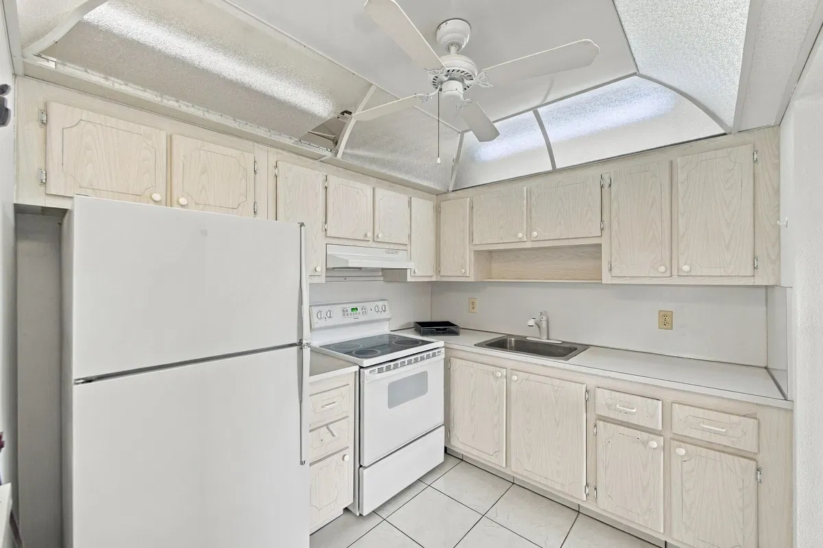 Residence photo 19