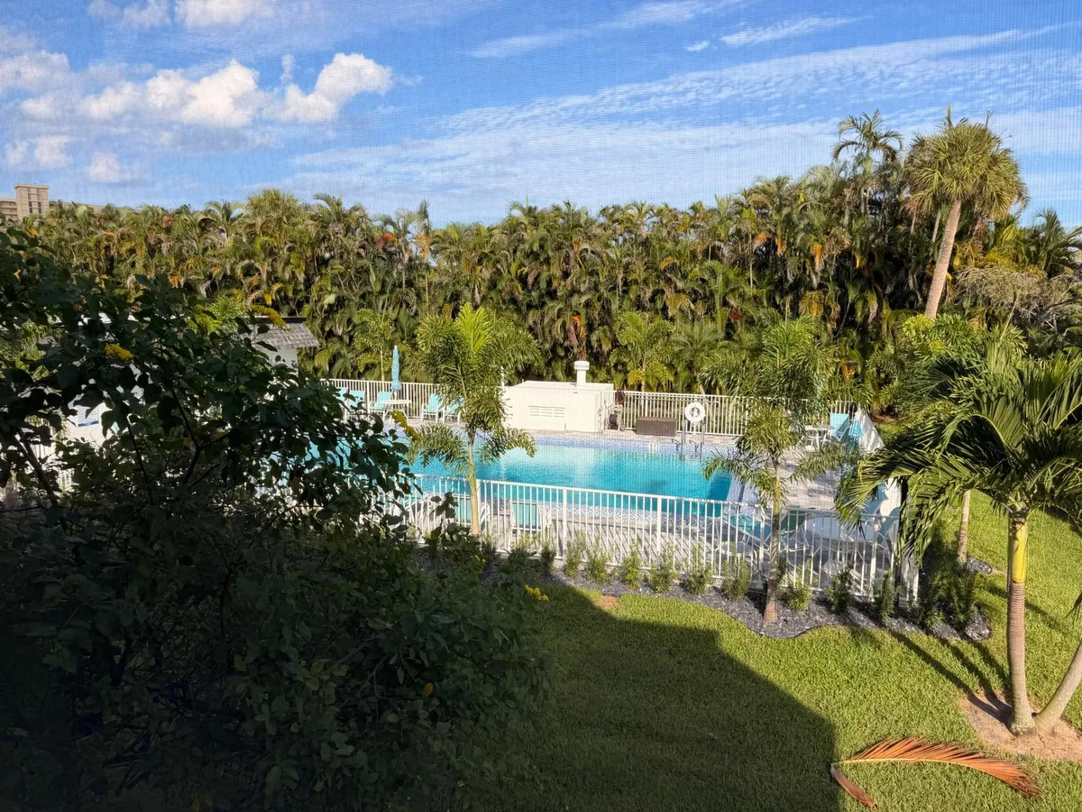 Unit 314 photo 10
