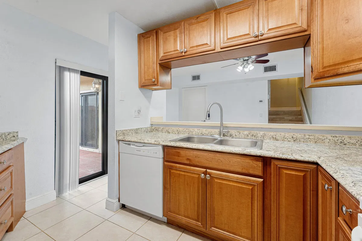 Residence photo 16