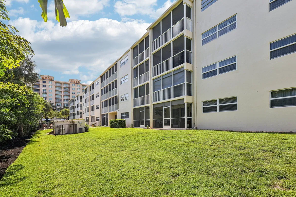 Unit 3040 photo 37
