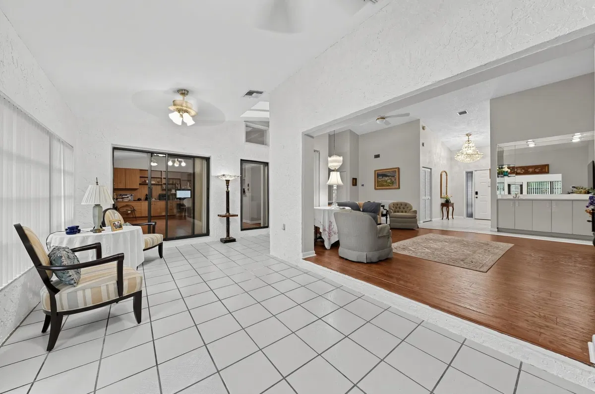 Residence photo 22