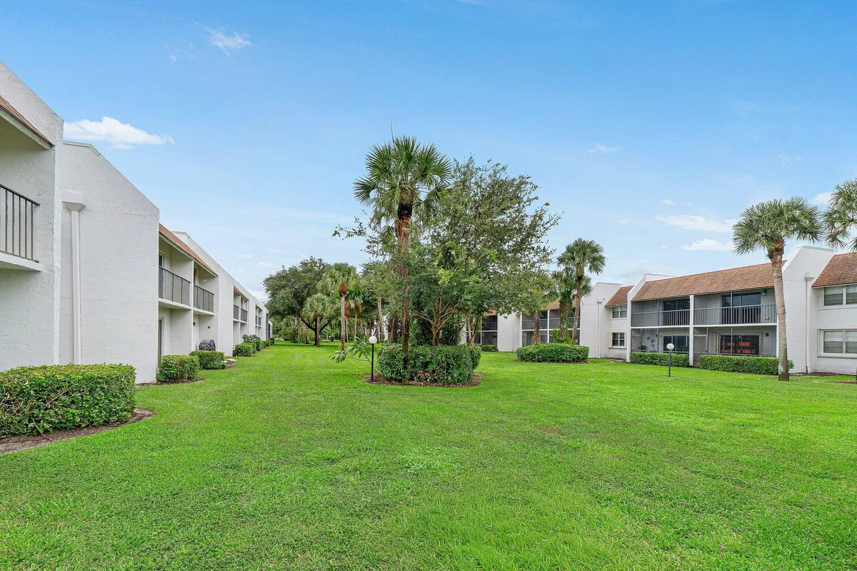Unit 2080 photo 25