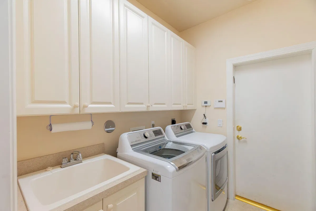 Residence photo 52