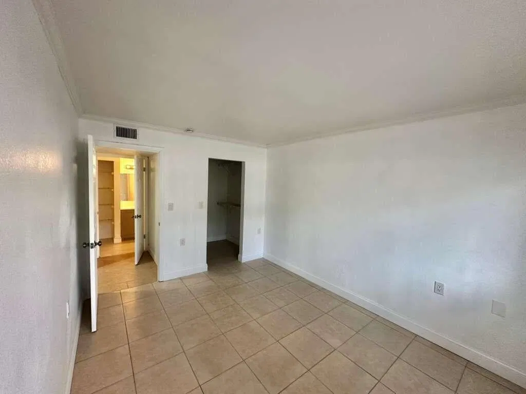 Residence photo 16