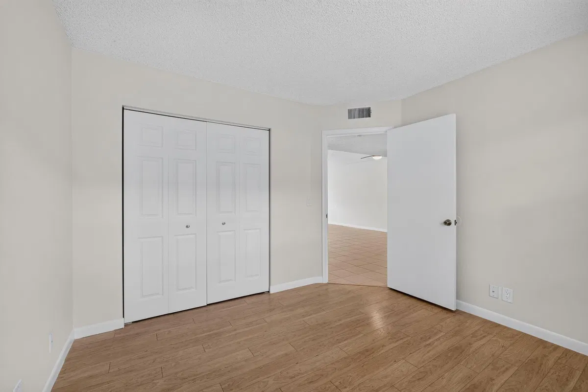 Unit Unit 204 photo 10