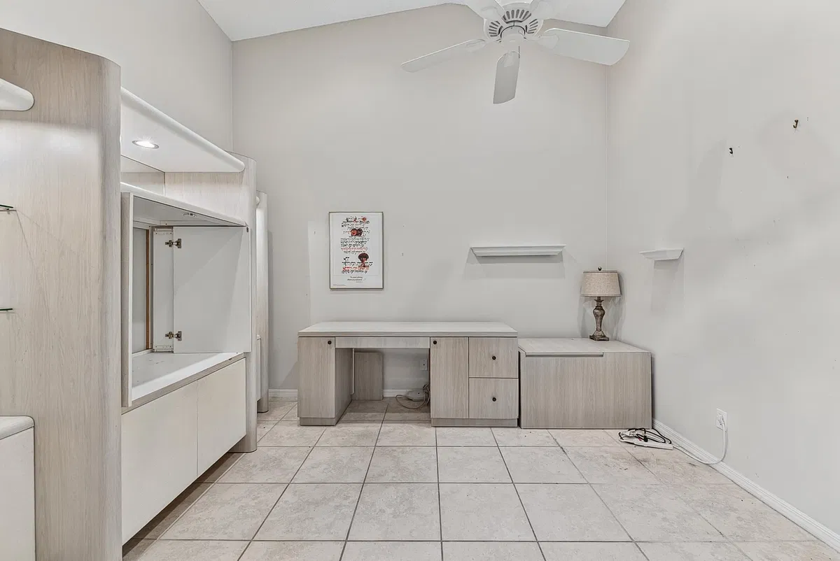 Residence photo 25