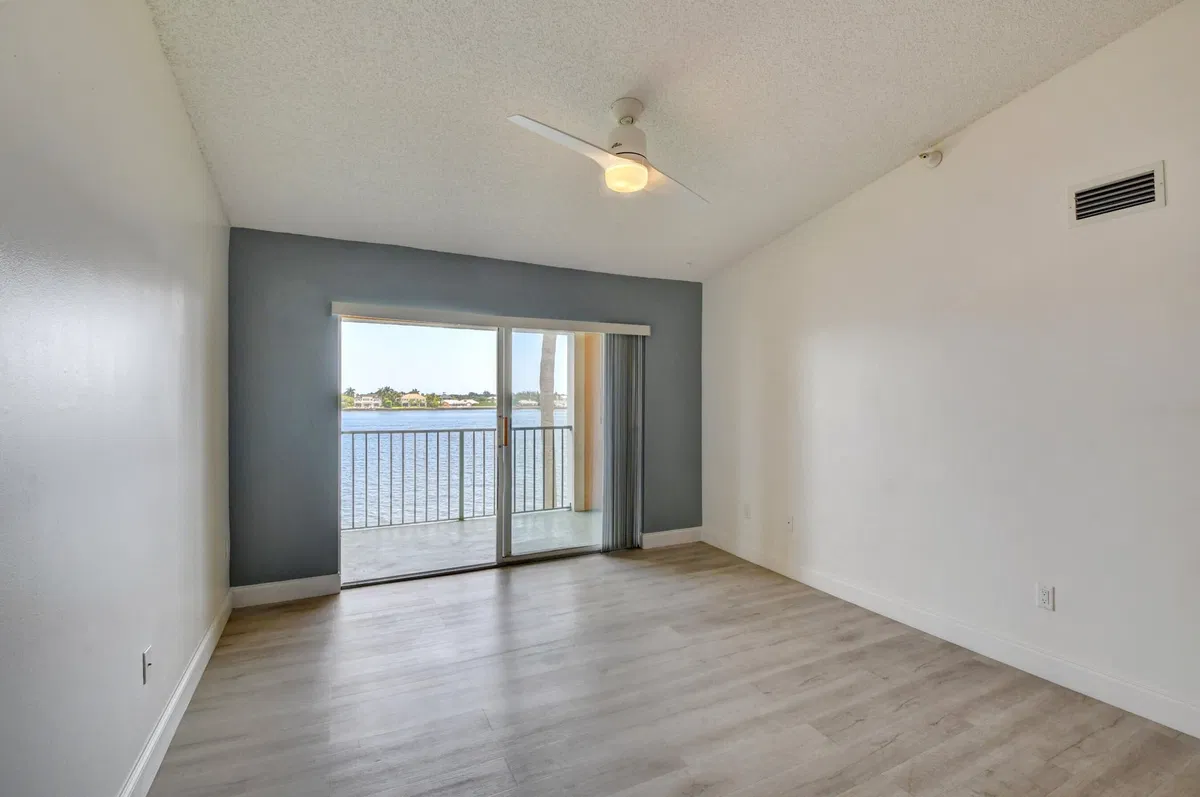 Unit 308 photo 10