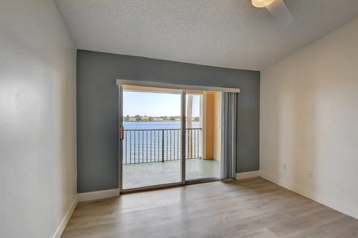 Unit 308 photo 13