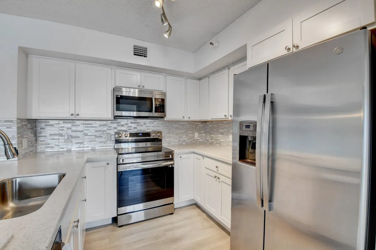 Unit 308 photo 16