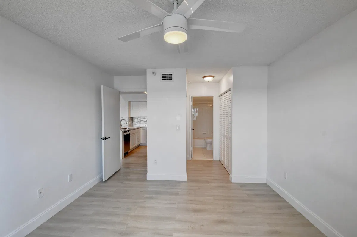 Unit 308 photo 28