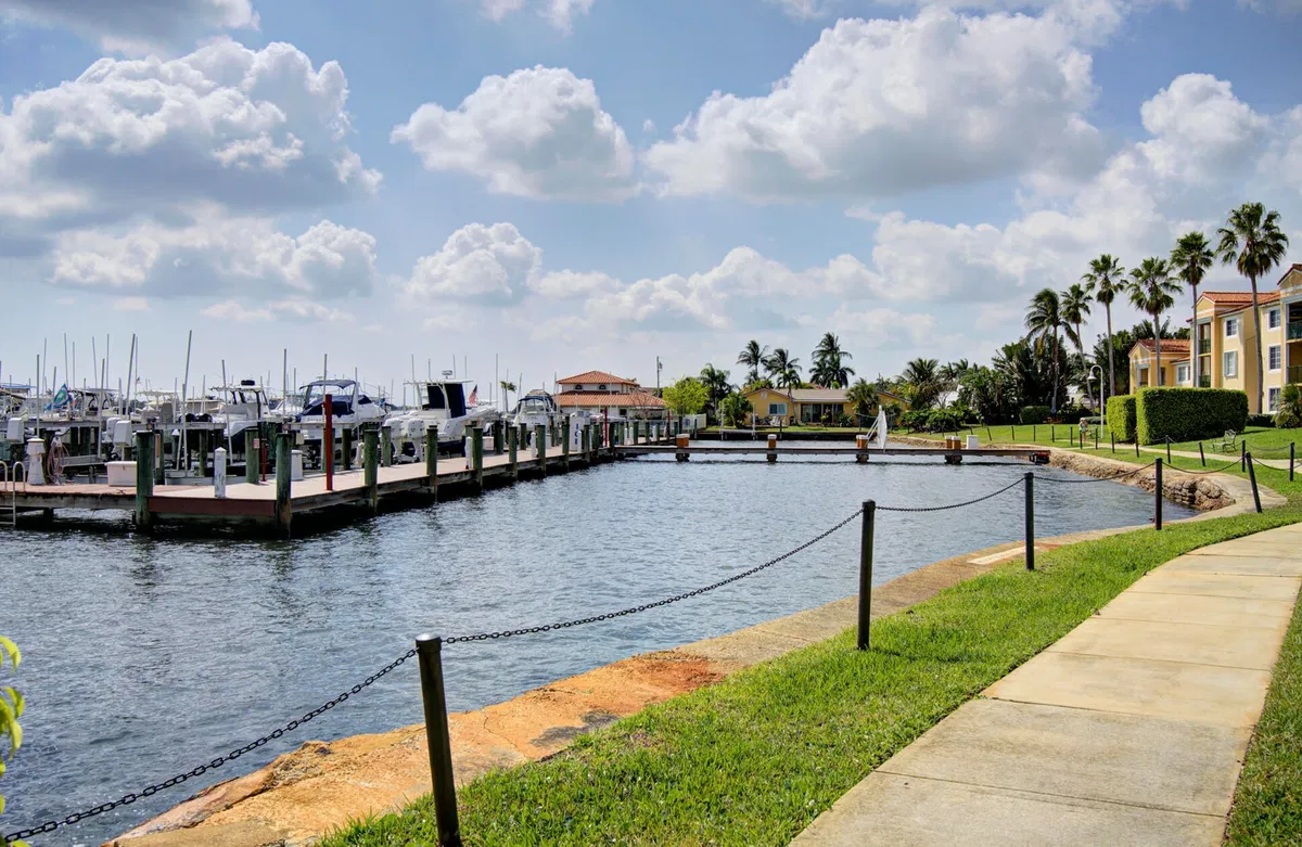 Unit 308 photo 40