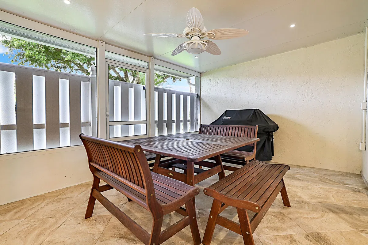 Residence photo 25