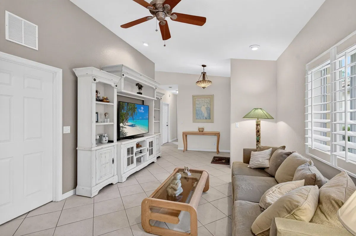 Residence photo 16