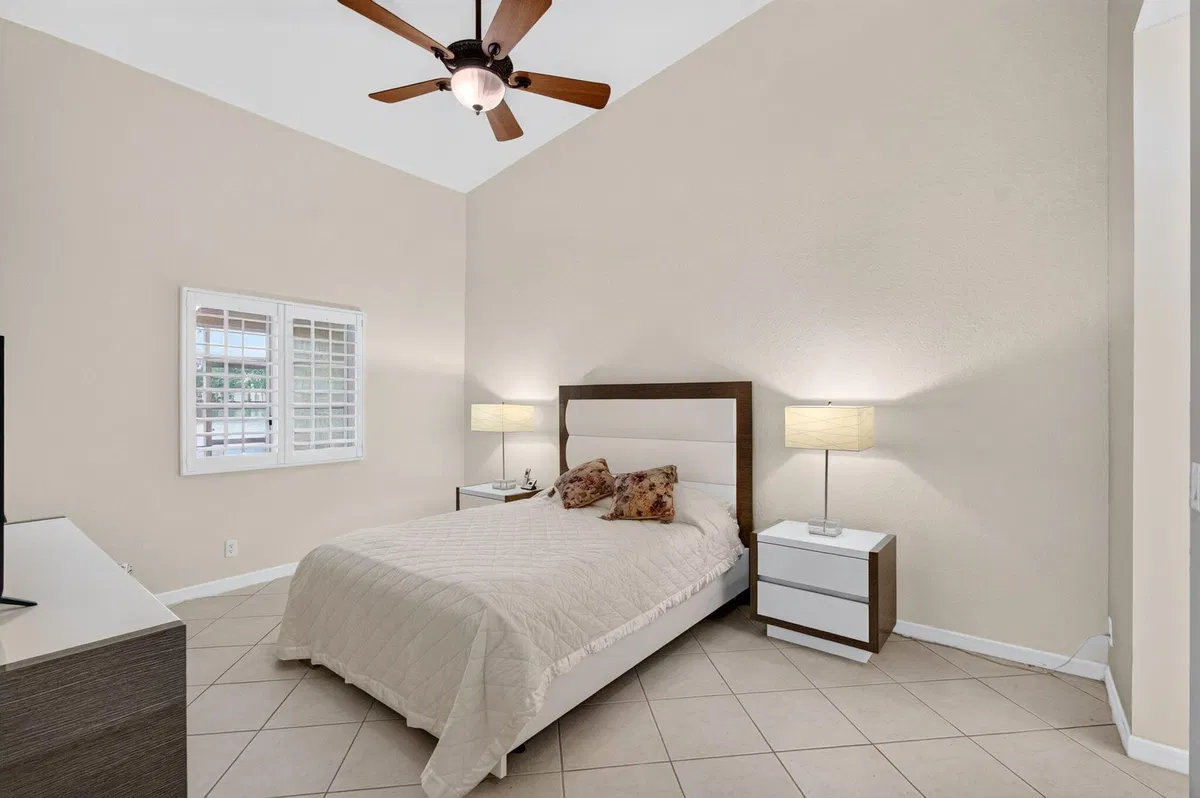 Residence photo 25