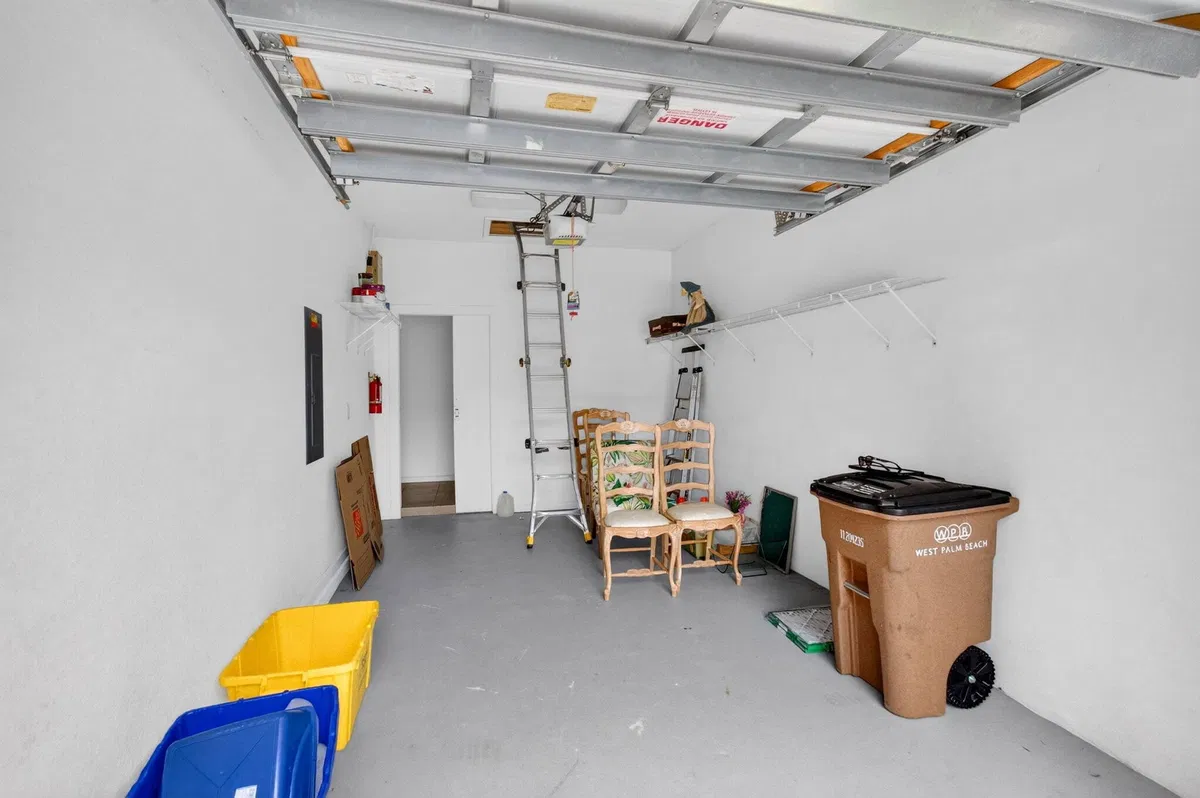 Residence photo 76