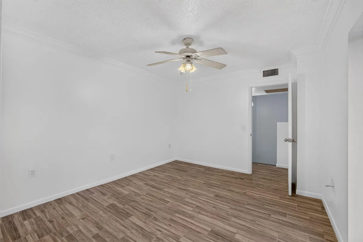 Residence photo 28