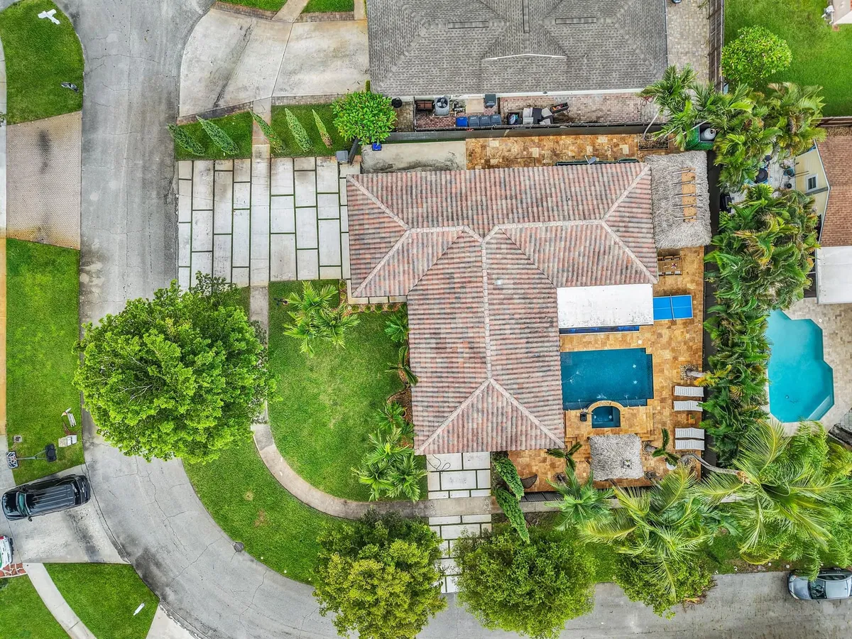  Residence photo 16