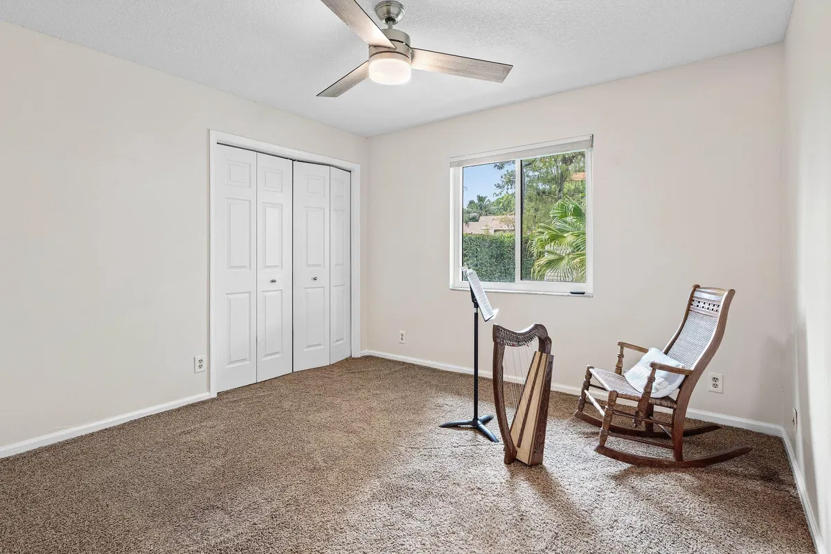 Residence photo 22