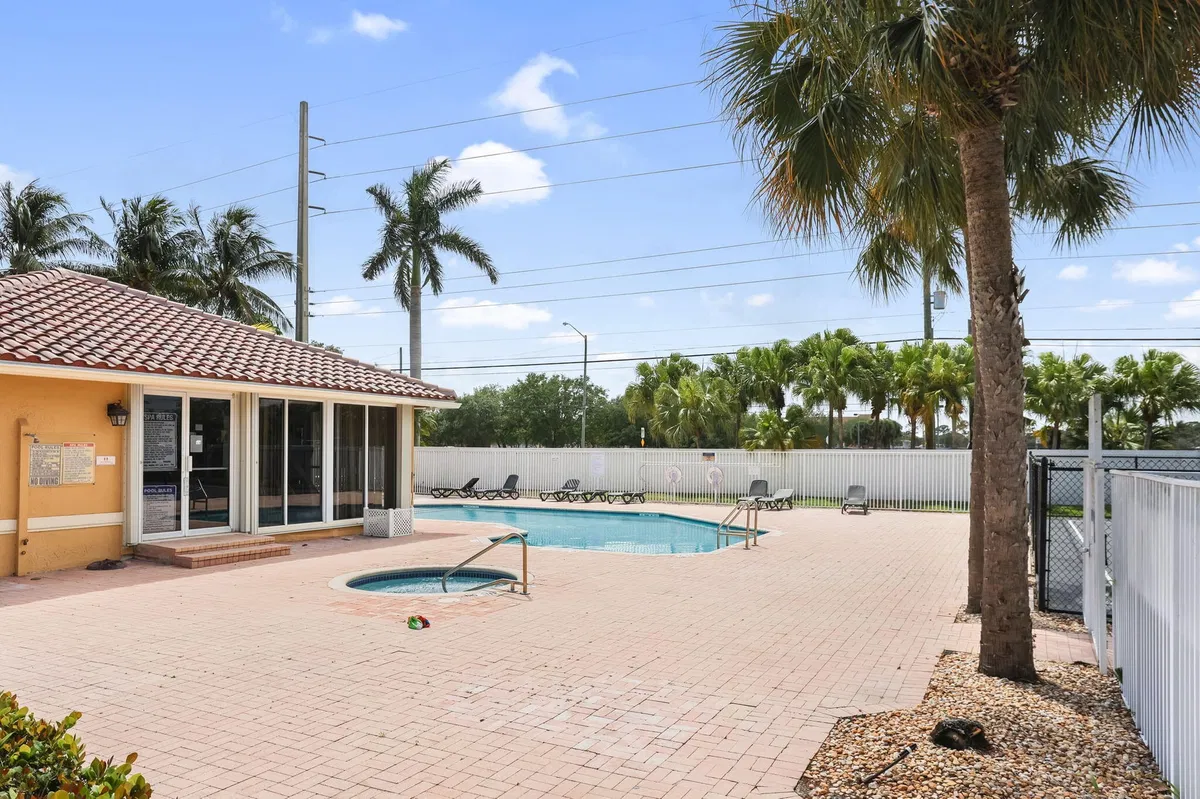 Residence photo 34