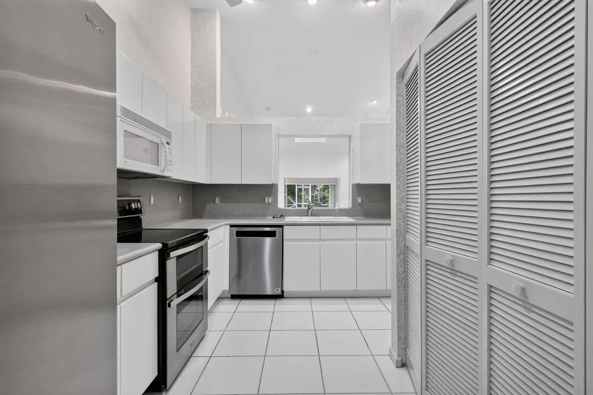 Residence photo 19