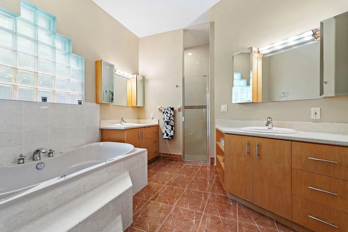  Residence photo 19