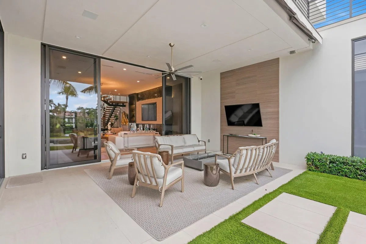 Royal Palm Yacht and Country Club Residence photo 40