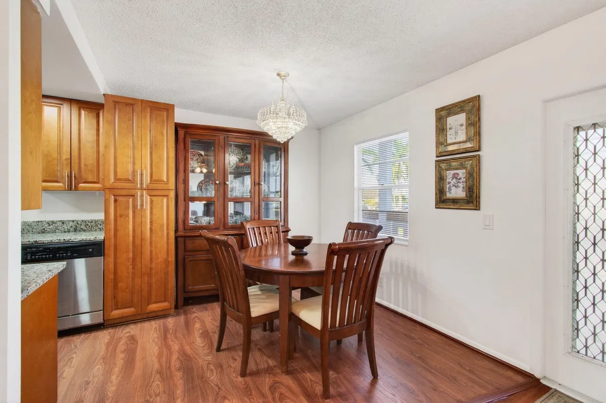 Residence photo 4