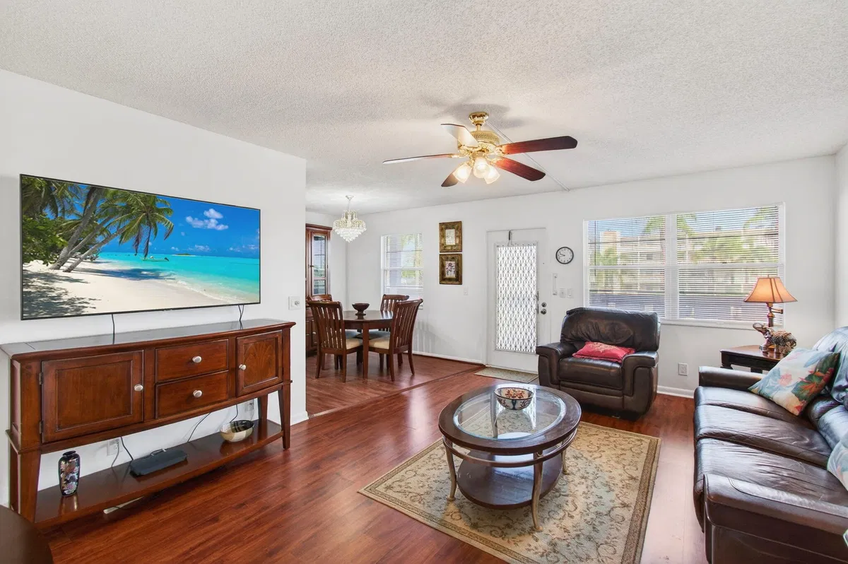 Residence photo 10
