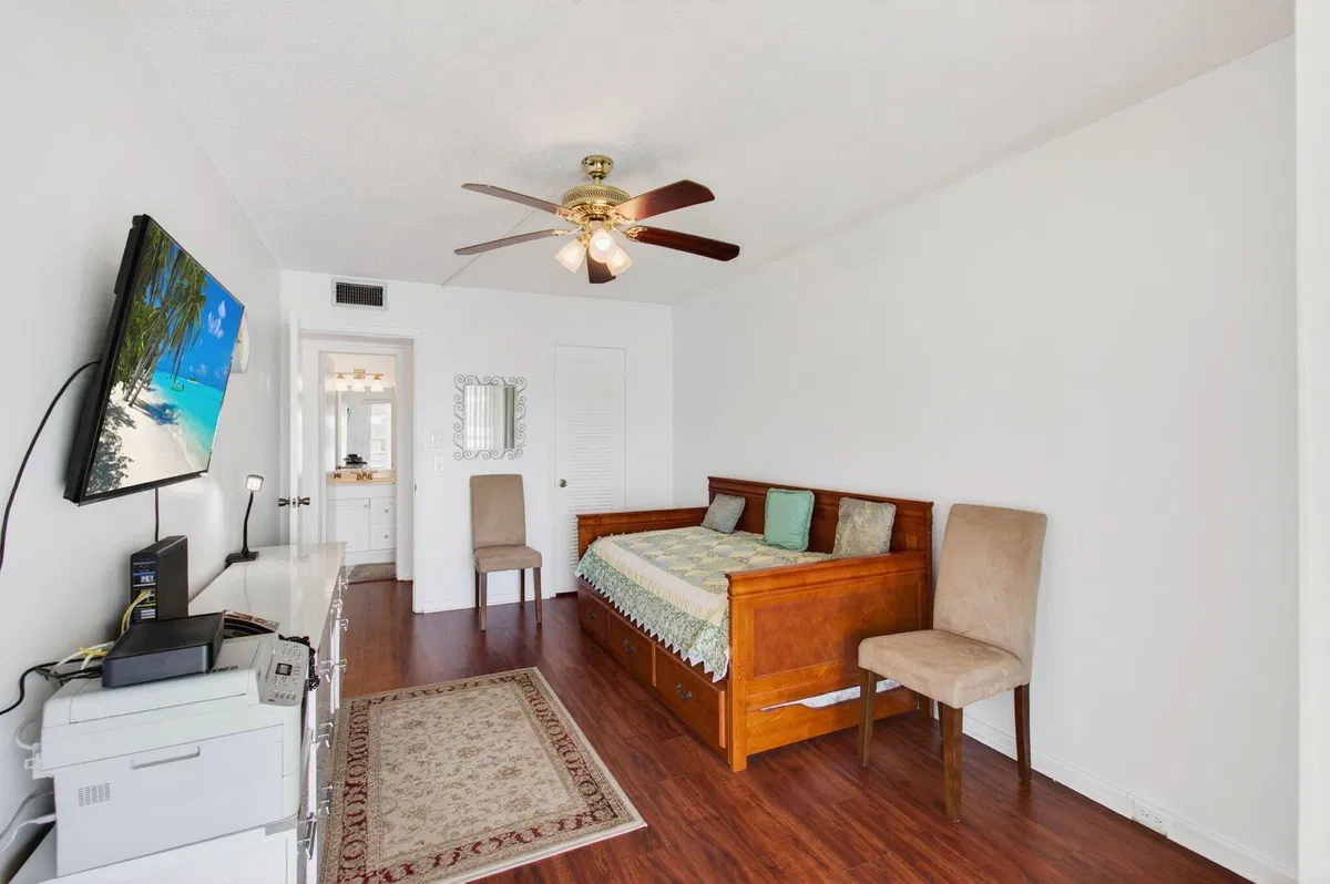 Residence photo 28