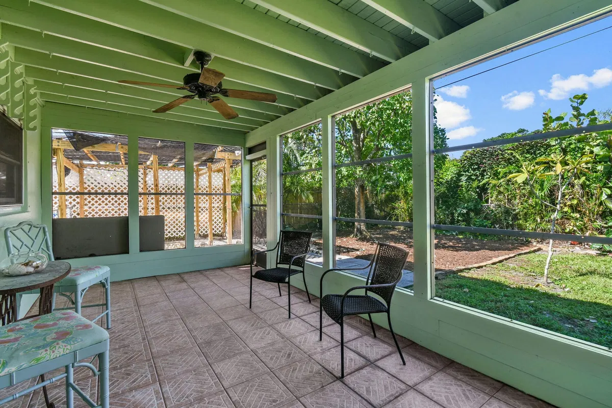 Residence photo 25