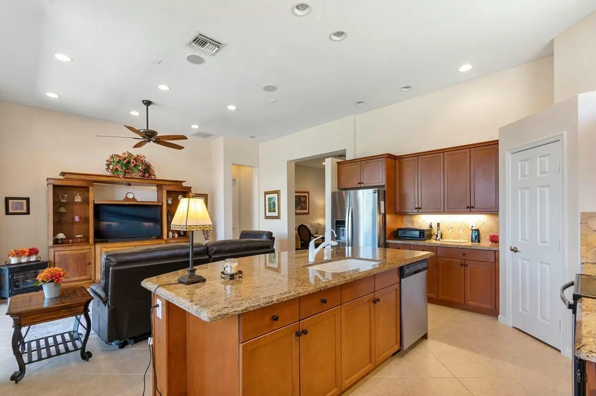 Residence photo 16