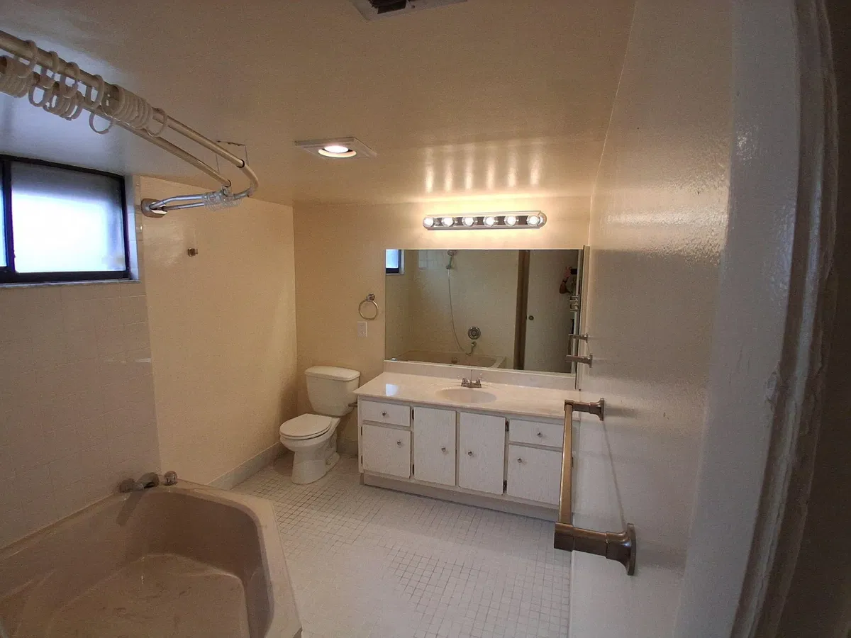 Unit 403 photo 13