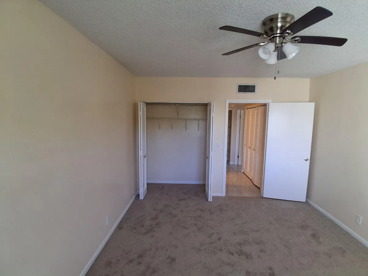 Unit 403 photo 16