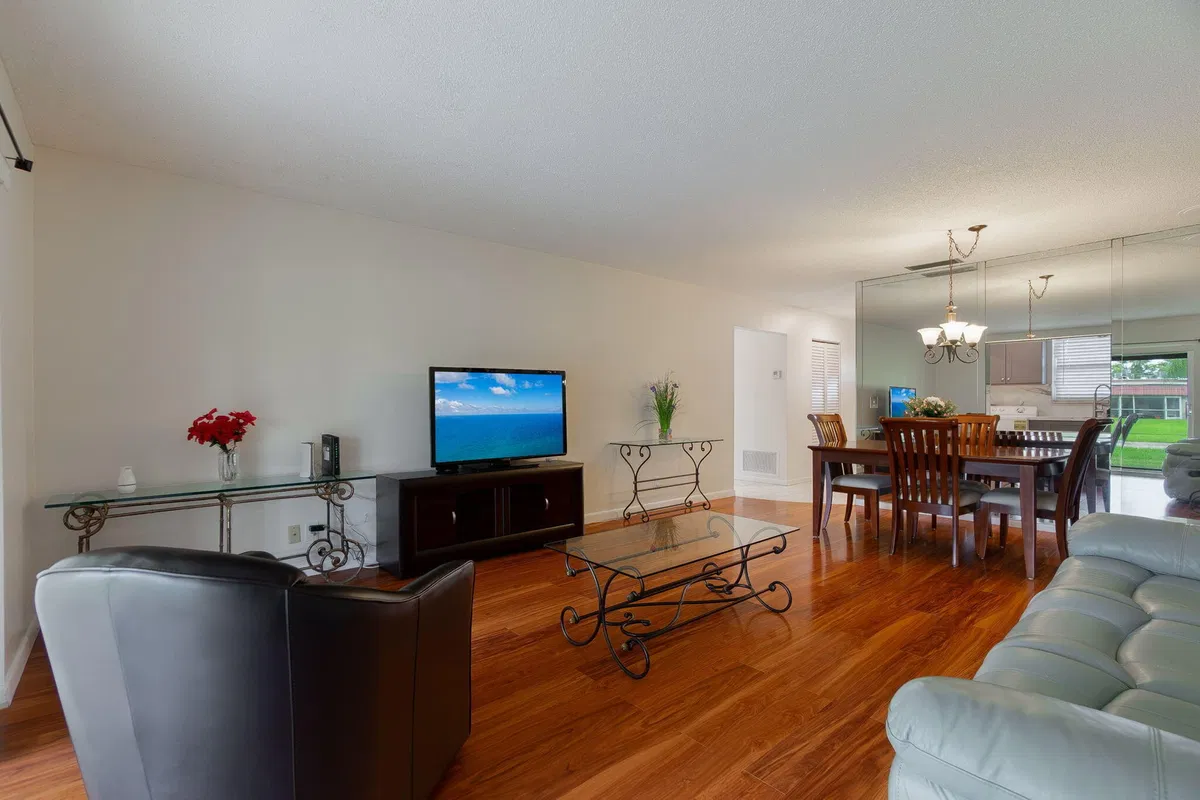 Residence photo 10