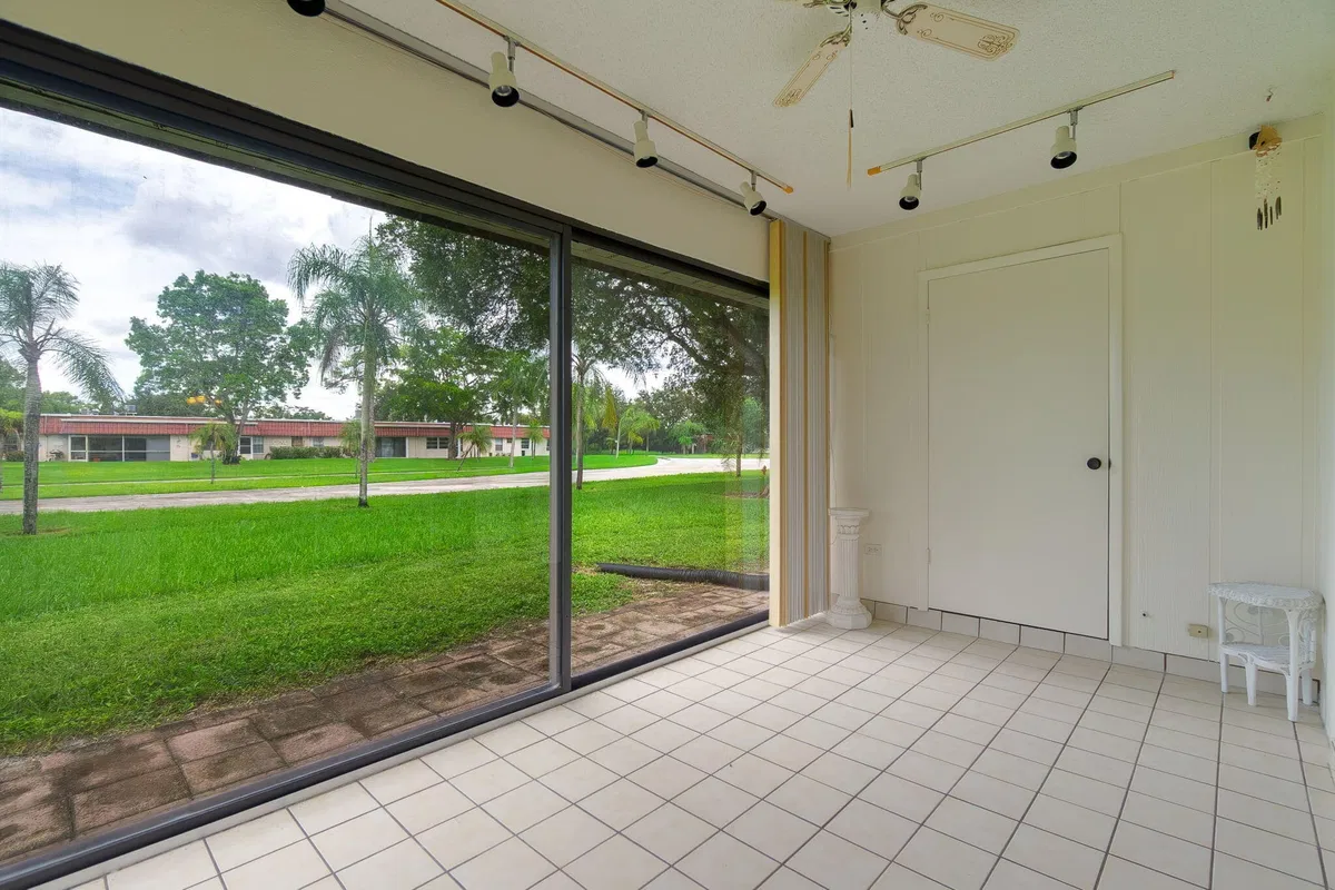 Residence photo 22