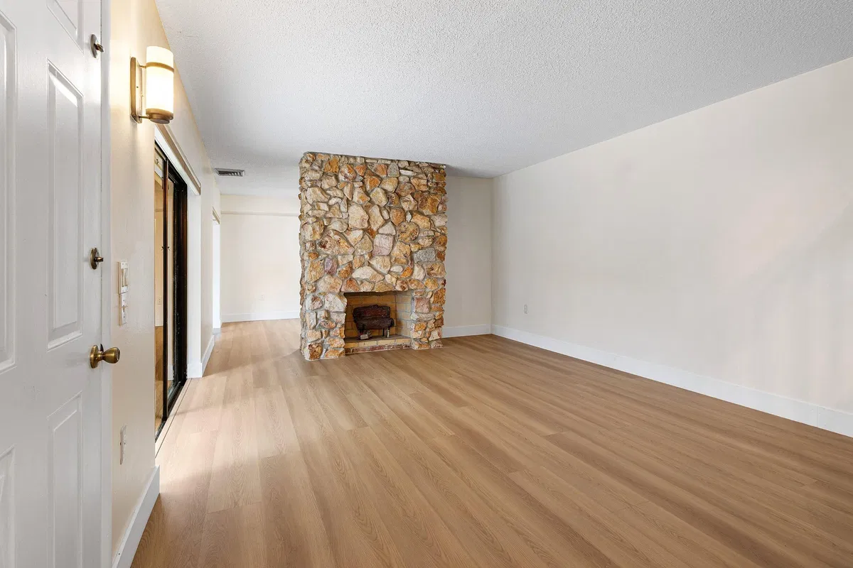  Residence photo 7