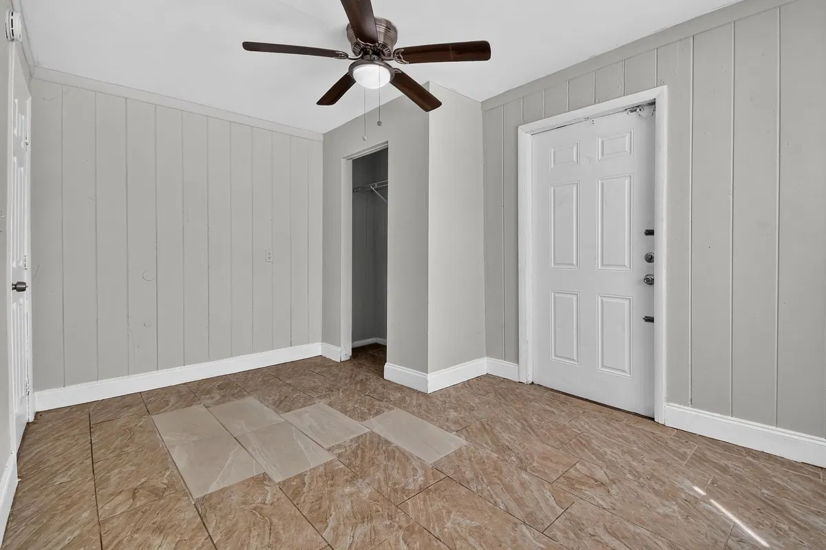  Residence photo 16