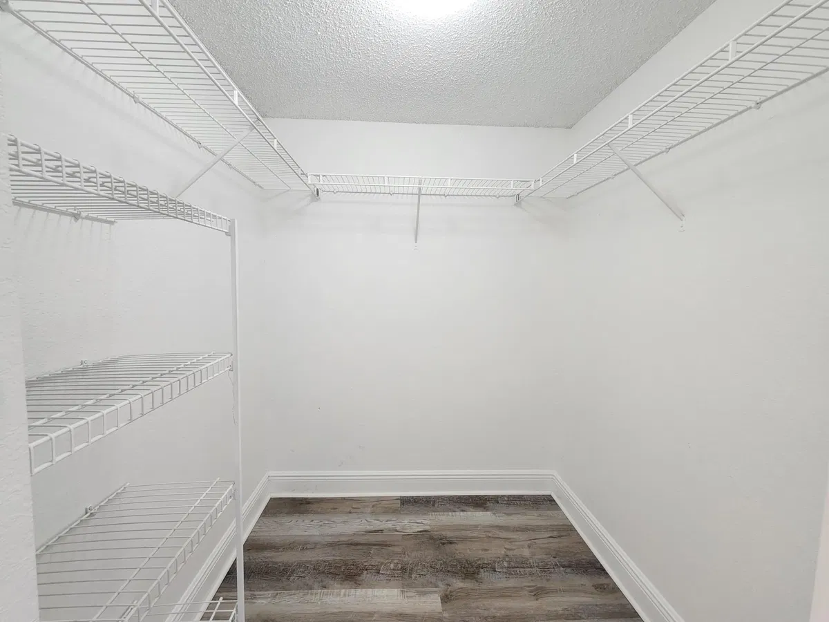  Unit F photo 28