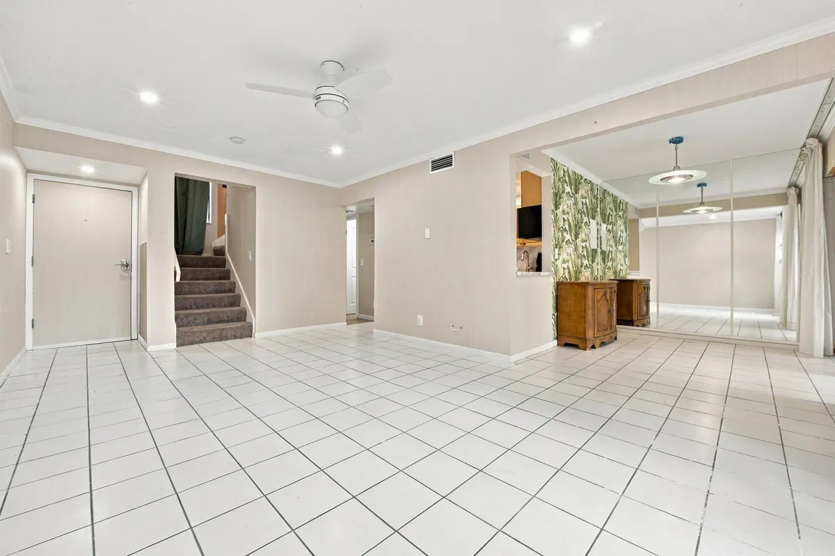 Unit Apt 6 photo 7