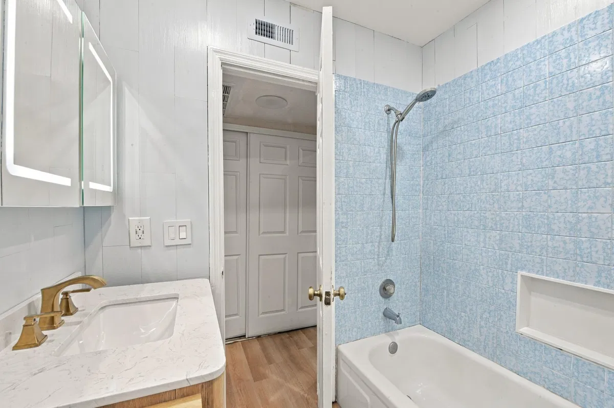 Unit Apt 6 photo 13