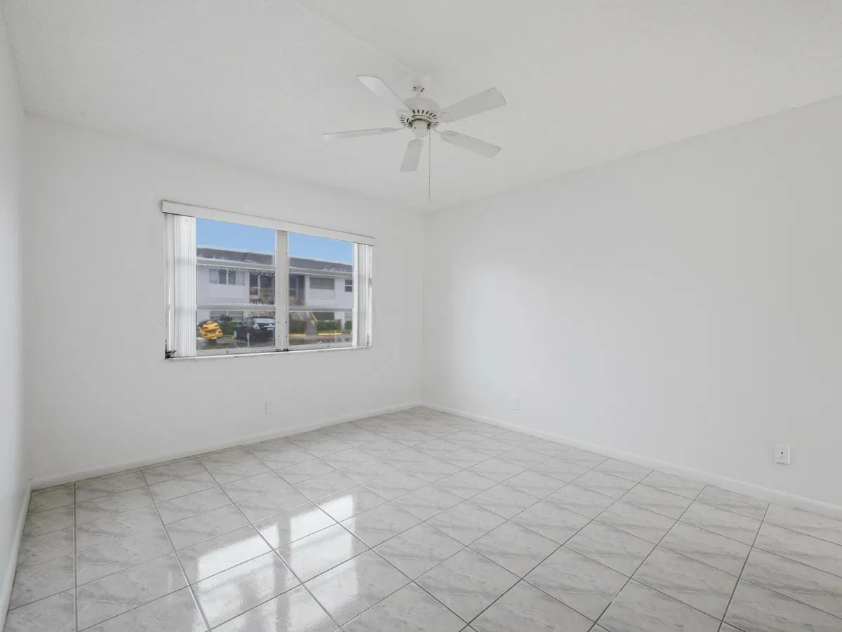  Residence photo 16