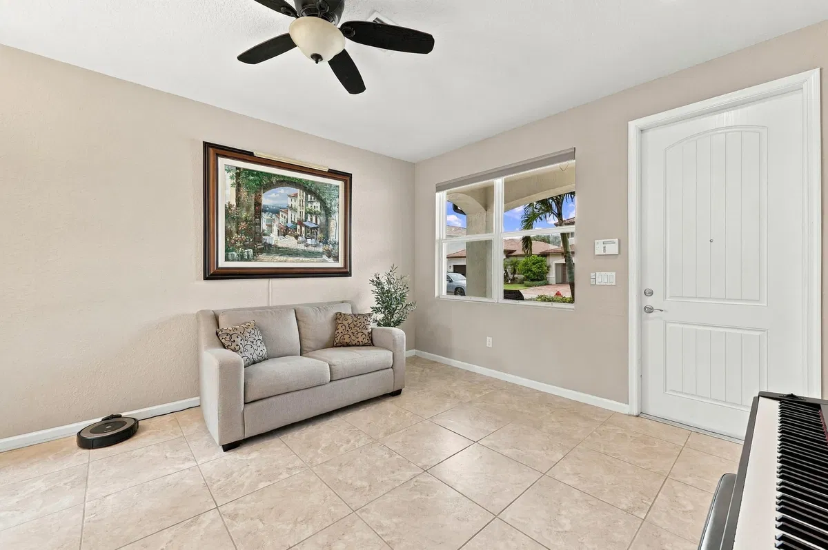  Residence photo 25